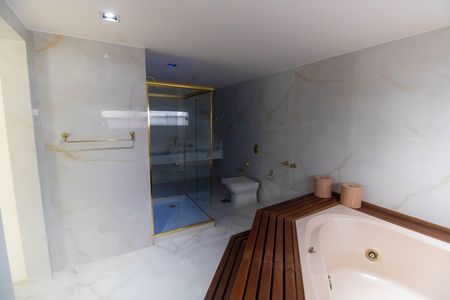 Casa à venda com 1000m², 5 quartos e 3 vagas Casa à venda com 1000m², 5 quartos e 3 vagasBanheiro da Suíte 1