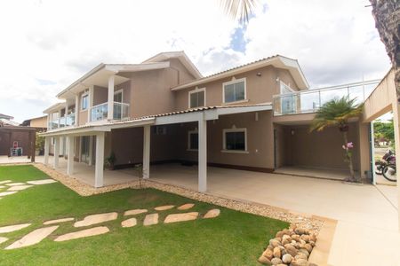 Casa à venda com 1000m², 5 quartos e 3 vagas Casa à venda com 1000m², 5 quartos e 3 vagasÁrea externa