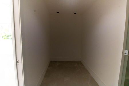 Casa à venda com 1000m², 5 quartos e 3 vagas Casa à venda com 1000m², 5 quartos e 3 vagasCloset da suíte 1
