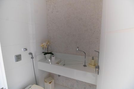 Casa à venda com 1000m², 5 quartos e 3 vagas Casa à venda com 1000m², 5 quartos e 3 vagasLavabo
