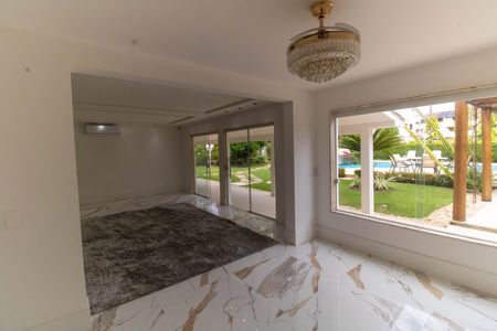 Casa à venda com 1000m², 5 quartos e 3 vagas Casa à venda com 1000m², 5 quartos e 3 vagasSala