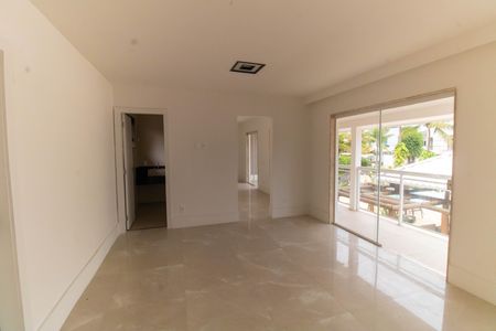 Casa à venda com 1000m², 5 quartos e 3 vagas Casa à venda com 1000m², 5 quartos e 3 vagasSuíte 2