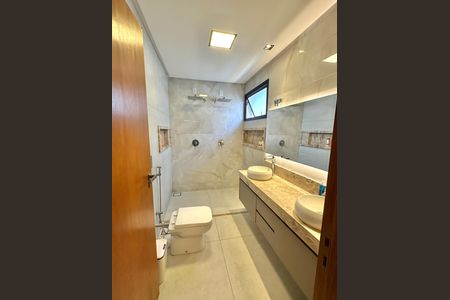 Banheiro de apartamento à venda com 4 quartos, 230m² em Res. Araguaia, Goiânia