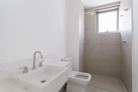 Apartamento à venda com 335m², 4 quartos e 4 vagas Apartamento à venda com 335m², 4 quartos e 4 vagasBanheiro da Suíte 3