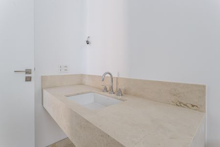 Apartamento à venda com 335m², 4 quartos e 4 vagas Apartamento à venda com 335m², 4 quartos e 4 vagasBanheiro da Suíte 4