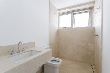 Apartamento à venda com 335m², 4 quartos e 4 vagas Apartamento à venda com 335m², 4 quartos e 4 vagasBanheiro da Suíte 4