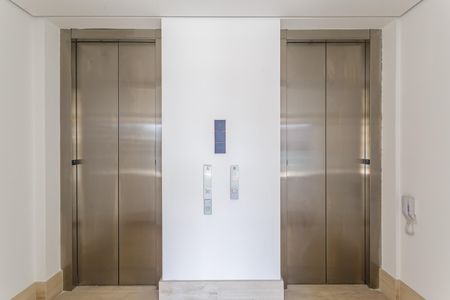 Apartamento à venda com 335m², 4 quartos e 4 vagas Apartamento à venda com 335m², 4 quartos e 4 vagasHall de entrada