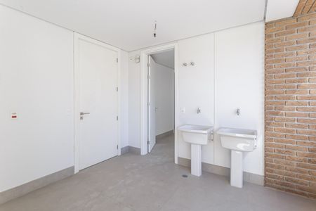 Apartamento à venda com 335m², 4 quartos e 4 vagas Apartamento à venda com 335m², 4 quartos e 4 vagasÁrea de Serviço