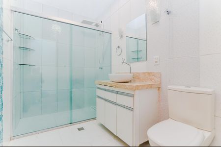 Casa à venda com 180m², 3 quartos e 1 vagaBanheiro 
