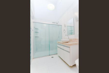 Casa à venda com 180m², 3 quartos e 1 vagaBanheiro 