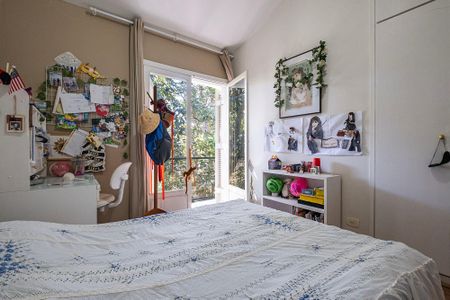 Casa à venda com 300m², 4 quartos e 3 vagas Casa à venda com 300m², 4 quartos e 3 vagasQuarto 4