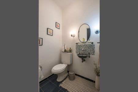 Casa à venda com 300m², 4 quartos e 3 vagas Casa à venda com 300m², 4 quartos e 3 vagasLavabo