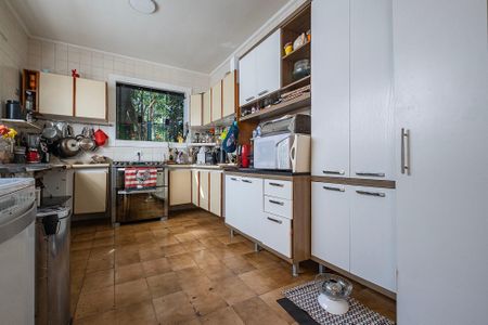 Casa à venda com 300m², 4 quartos e 3 vagas Casa à venda com 300m², 4 quartos e 3 vagasCozinha