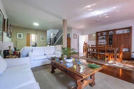Casa à venda com 4 quartos, 300m² em Vila Madalena, São Paulo
