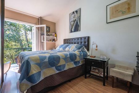 Casa à venda com 300m², 4 quartos e 3 vagas Casa à venda com 300m², 4 quartos e 3 vagasSuíte 1