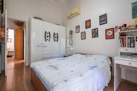 Casa à venda com 300m², 4 quartos e 3 vagas Casa à venda com 300m², 4 quartos e 3 vagasQuarto 4