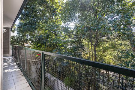 Casa à venda com 300m², 4 quartos e 3 vagas Casa à venda com 300m², 4 quartos e 3 vagasVaranda