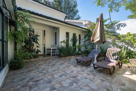 Quintal de casa à venda com 4 quartos, 300m² em Vila Madalena, São Paulo