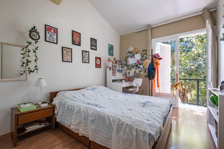 Casa à venda com 300m², 4 quartos e 3 vagas Casa à venda com 300m², 4 quartos e 3 vagasQuarto 4