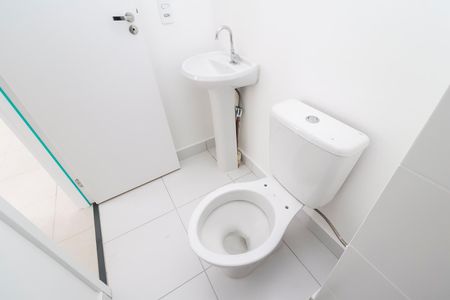 Banheiro de apartamento para alugar com 2 quartos, 32m² em Vila Carmosina, São Paulo