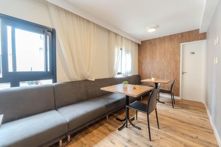 Apartamento para alugar com 24m², 1 quarto e sem vaga Apartamento para alugar com 24m², 1 quarto e sem vagaÁrea comum - Salão de festas