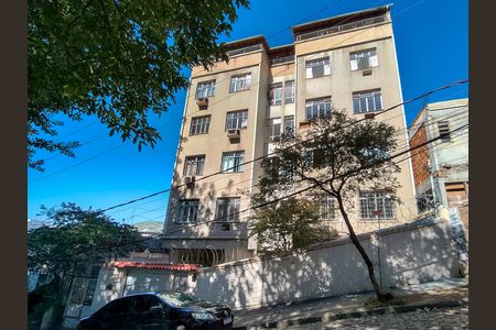 Apartamento à venda com 80m², 2 quartos e 1 vaga Apartamento à venda com 80m², 2 quartos e 1 vagaFachada e portaria