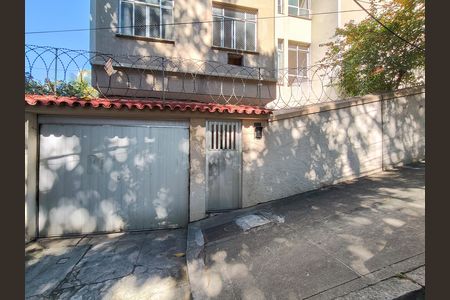 Apartamento à venda com 80m², 2 quartos e 1 vaga Apartamento à venda com 80m², 2 quartos e 1 vagaFachada e portaria