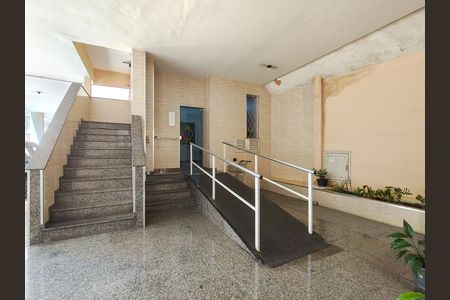Apartamento à venda com 80m², 2 quartos e 1 vaga Apartamento à venda com 80m², 2 quartos e 1 vagaFachada e portaria