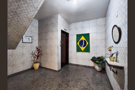 Apartamento à venda com 80m², 2 quartos e 1 vaga Apartamento à venda com 80m², 2 quartos e 1 vagaFachada e portaria