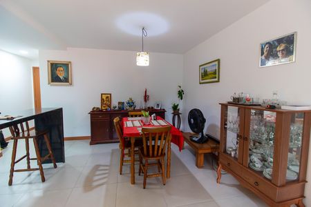 Sala de apartamento à venda com 3 quartos, 110m² em Marazul, Niterói