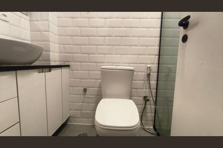 Banheiro de kitnet/studio para alugar com 1 quarto, 26m² em Vila Mariana, São Paulo
