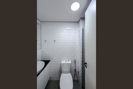 Banheiro de kitnet/studio para alugar com 1 quarto, 26m² em Vila Mariana, São Paulo