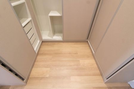 Casa de condomínio à venda com 350m², 4 quartos e 4 vagas Casa de condomínio à venda com 350m², 4 quartos e 4 vagasCLOSET DA SUITE MASTER