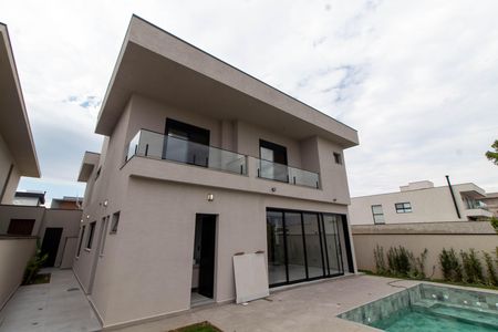 Casa de condomínio à venda com 350m², 4 quartos e 4 vagas Casa de condomínio à venda com 350m², 4 quartos e 4 vagasÁREA EXTERNA FUNDOS