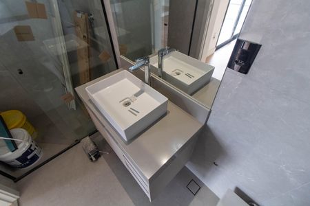 Casa de condomínio à venda com 350m², 4 quartos e 4 vagas Casa de condomínio à venda com 350m², 4 quartos e 4 vagasBANHEIRO DA SUITE 1