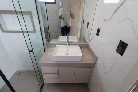 Casa de condomínio à venda com 350m², 4 quartos e 4 vagas Casa de condomínio à venda com 350m², 4 quartos e 4 vagasBANHEIRO DA SUITE 2