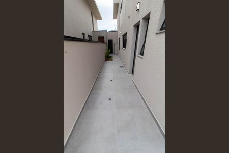 Casa de condomínio à venda com 350m², 4 quartos e 4 vagas Casa de condomínio à venda com 350m², 4 quartos e 4 vagasÁREA EXTERNA LATERAL