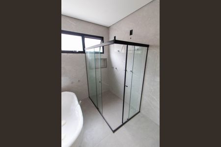 Casa de condomínio à venda com 350m², 4 quartos e 4 vagas Casa de condomínio à venda com 350m², 4 quartos e 4 vagasBANHEIRO DA SUITE MASTER