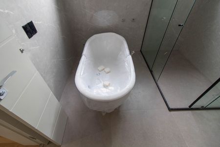 Casa de condomínio à venda com 350m², 4 quartos e 4 vagas Casa de condomínio à venda com 350m², 4 quartos e 4 vagasBANHEIRO DA SUITE MASTER