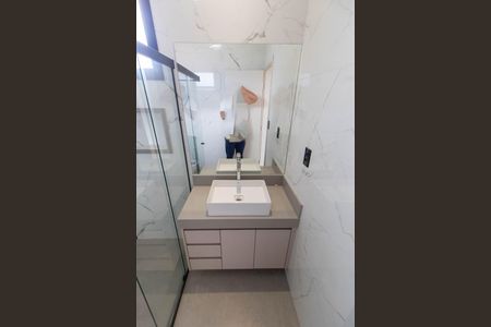 Casa de condomínio à venda com 350m², 4 quartos e 4 vagas Casa de condomínio à venda com 350m², 4 quartos e 4 vagasBANHEIRO DA SUITE 3