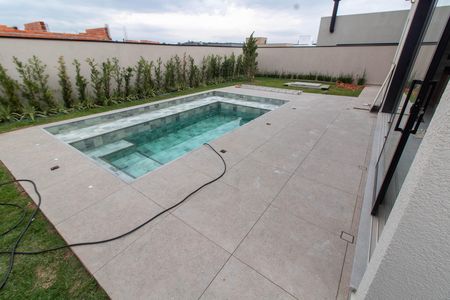Casa de condomínio à venda com 350m², 4 quartos e 4 vagas Casa de condomínio à venda com 350m², 4 quartos e 4 vagasÁREA EXTERNA FUNDOS