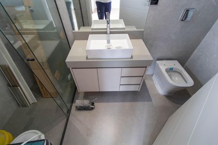 Casa de condomínio à venda com 350m², 4 quartos e 4 vagas Casa de condomínio à venda com 350m², 4 quartos e 4 vagasBANHEIRO DA SUITE 1