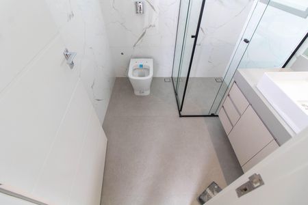 Casa de condomínio à venda com 350m², 4 quartos e 4 vagas Casa de condomínio à venda com 350m², 4 quartos e 4 vagasBANHEIRO DA SUITE 2