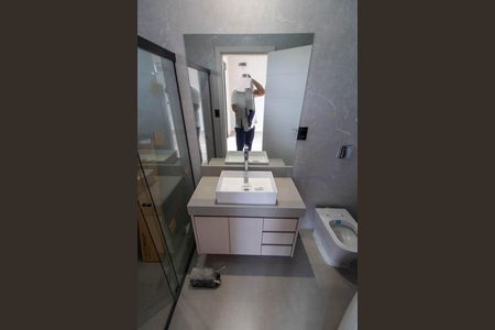 Casa de condomínio à venda com 350m², 4 quartos e 4 vagas Casa de condomínio à venda com 350m², 4 quartos e 4 vagasBANHEIRO DA SUITE 1