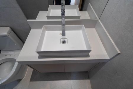 Casa de condomínio à venda com 350m², 4 quartos e 4 vagas Casa de condomínio à venda com 350m², 4 quartos e 4 vagasBANHEIRO DA SALA DE TV