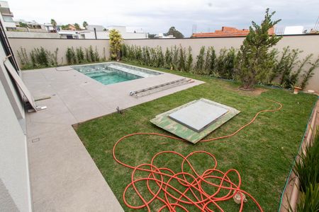 Casa de condomínio à venda com 350m², 4 quartos e 4 vagas Casa de condomínio à venda com 350m², 4 quartos e 4 vagasÁREA EXTERNA FUNDOS