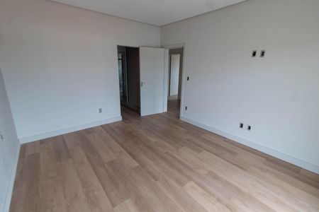 Casa de condomínio à venda com 350m², 4 quartos e 4 vagas Casa de condomínio à venda com 350m², 4 quartos e 4 vagasSUITE MASTER