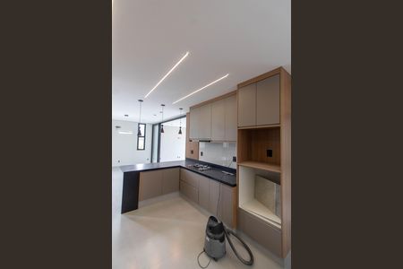 Casa de condomínio à venda com 350m², 4 quartos e 4 vagas Casa de condomínio à venda com 350m², 4 quartos e 4 vagasCOZINHA