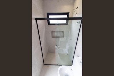 Casa de condomínio à venda com 350m², 4 quartos e 4 vagas Casa de condomínio à venda com 350m², 4 quartos e 4 vagasBANHEIRO DA ÁREA EXTERNA FUNDOS
