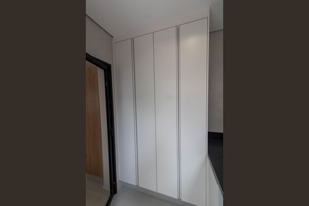 Casa de condomínio à venda com 350m², 4 quartos e 4 vagas Casa de condomínio à venda com 350m², 4 quartos e 4 vagasÁREA DE SERVIÇO